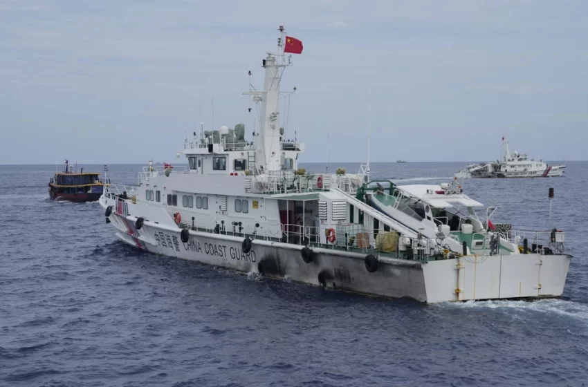  Filipinas promete retirar una barrera flotante colocada por China en una laguna disputada