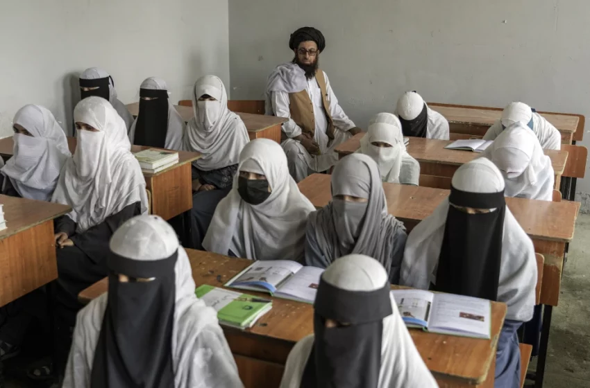  Hace dos años que el Talibán vetó a las niñas de las escuelas. Es una crisis para todos los afganos