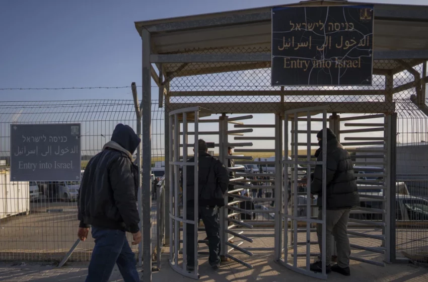  Israel reabre un paso de Gaza a trabajadores palestinos tras tensiones en la cerca