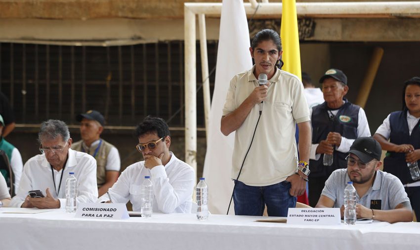  Gobierno colombiano y principal disidencia de las FARC anuncian cese al fuego de 3 meses
