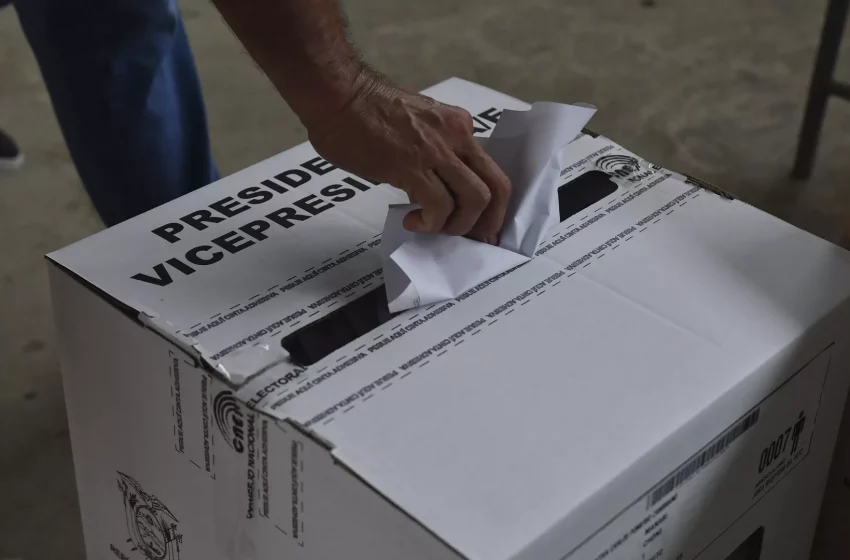  Privados de libertad sin sentencia votarán primero en elecciones anticipadas de Ecuador