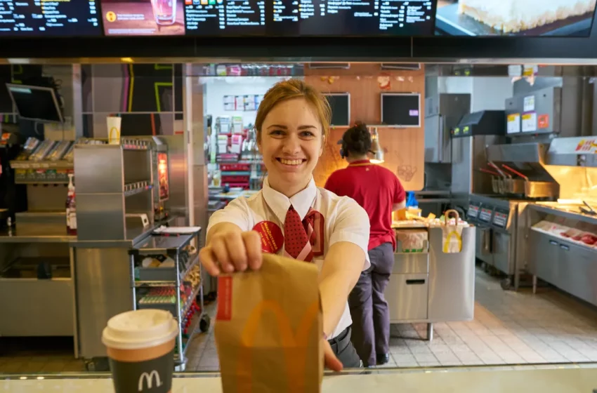  McDonald’s celebra que 1 de cada 8 estadounidenses ha trabajado bajo los arcos dorados
