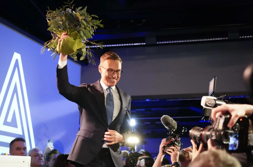  Finlandia, nuevo miembro de la OTAN, elige a un presidente que mantendrá una línea dura con la vecina Rusia