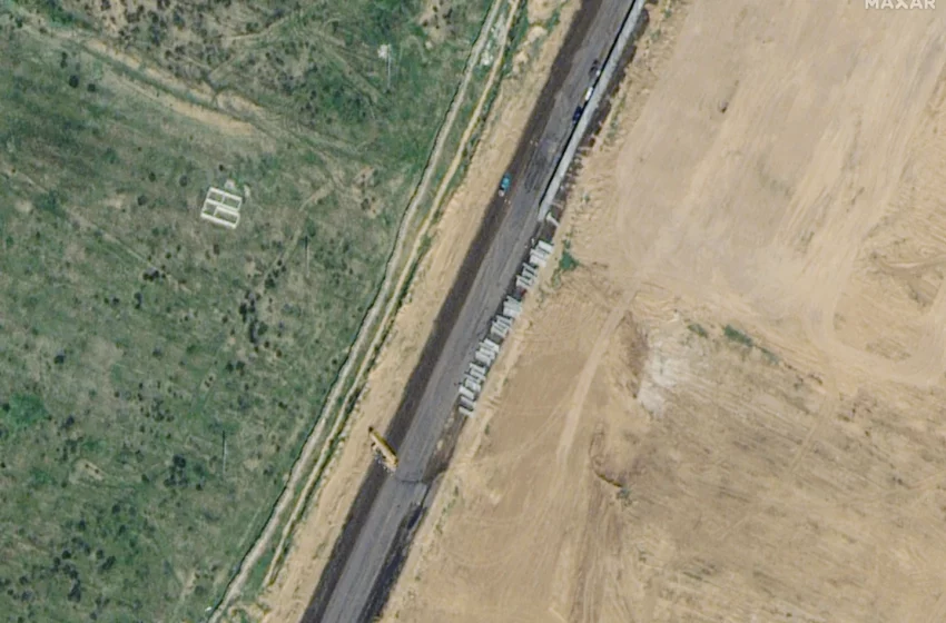  Fotos de satélite muestran a Egipto construyendo un muro cerca de la Franja de Gaza mientras se avecina la ofensiva israelí en Rafah.