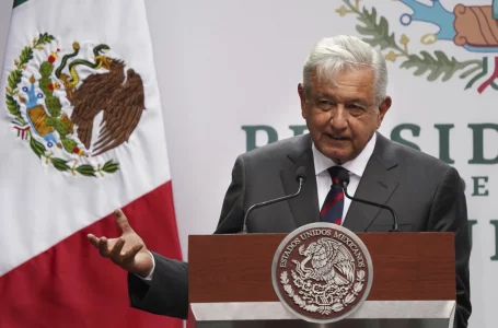 Hijo del presidente de México y candidato presidencial denuncian filtración de números telefónicos y dicen haber recibido amenazas