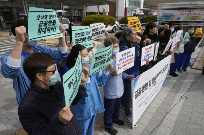  Por qué miles de médicos jóvenes en Corea del Sur están en huelga y qué significa para los pacientes
