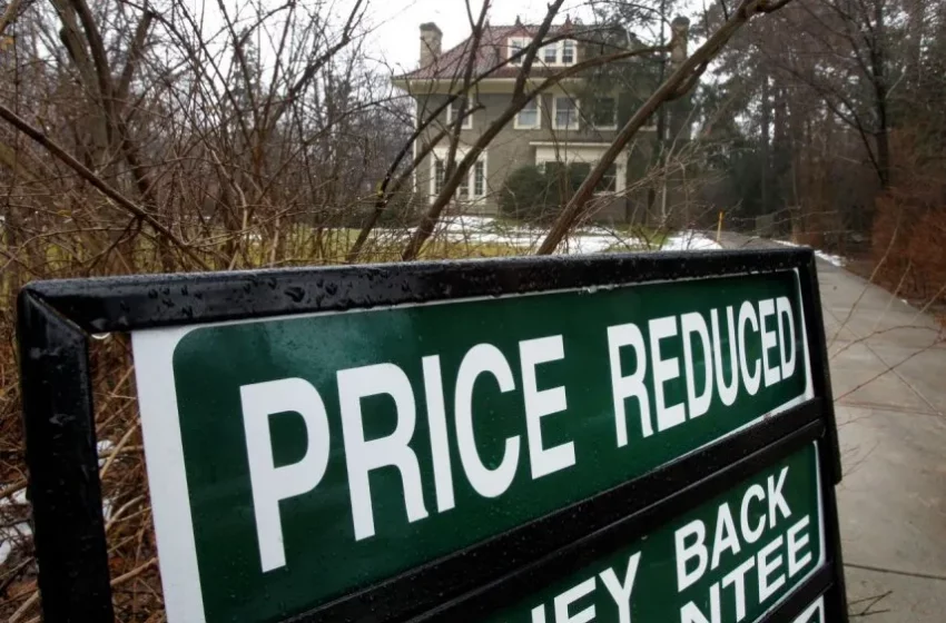  Propietarios rebajan precios de viviendas ávidos por vender