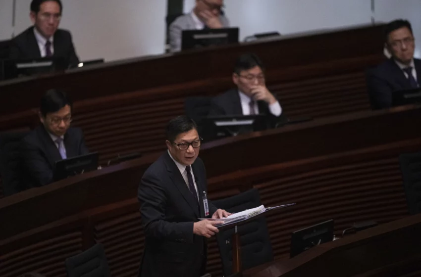  Los legisladores de Hong Kong aprueban por unanimidad una ley que otorga al gobierno más poder para frenar la disidencia