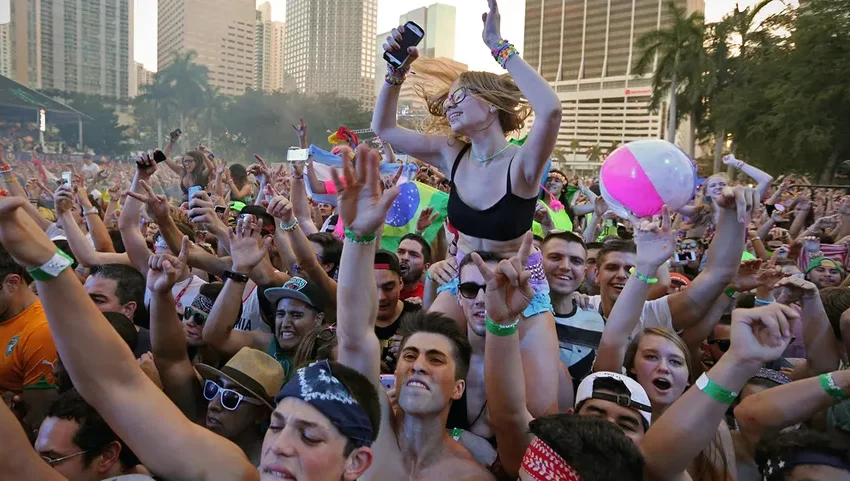  Cierres viales y transporte público extendido, medidas por el Ultra Music Festival en Miami