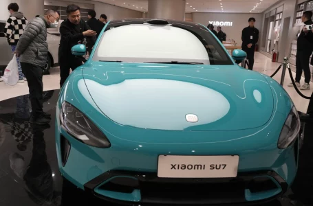 El último vehículo eléctrico de China es un automóvil “conectado” del fabricante de teléfonos inteligentes y productos electrónicos Xiaomi