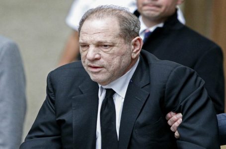 Corte de Nueva York anula condena por delito sexual al ex productor de cine Harvey Weinstein