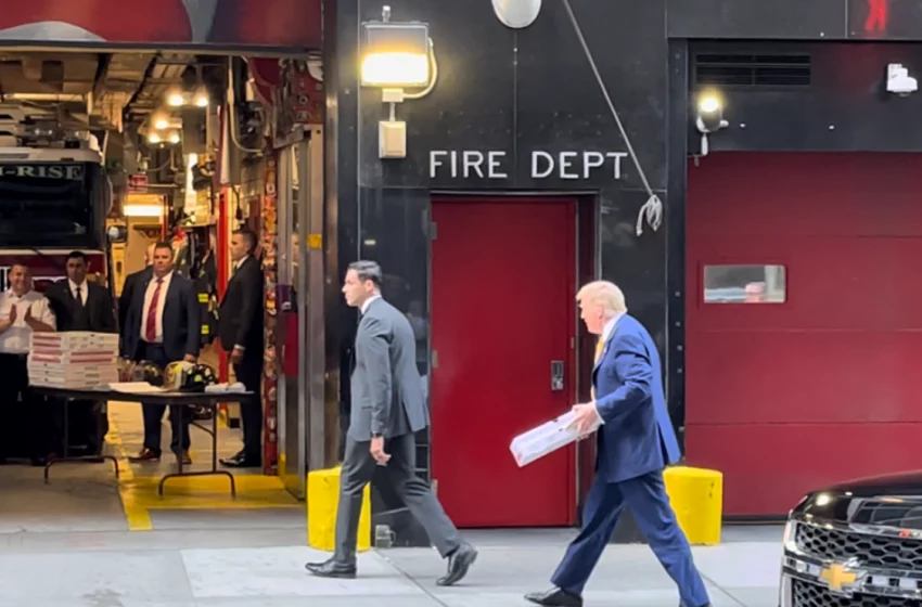  Trump entrega pizzas a bomberos de Nueva York