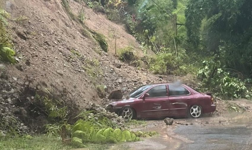  Fuertes precipitaciones provocan derrumbes e inundaciones en Puerto Rico