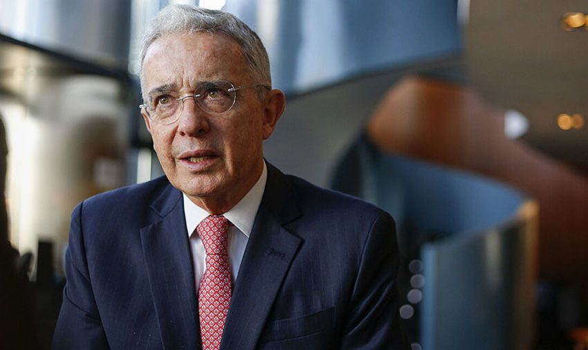  La Fiscalía colombiana acusa formalmente al expresidente Álvaro Uribe por tres delitos