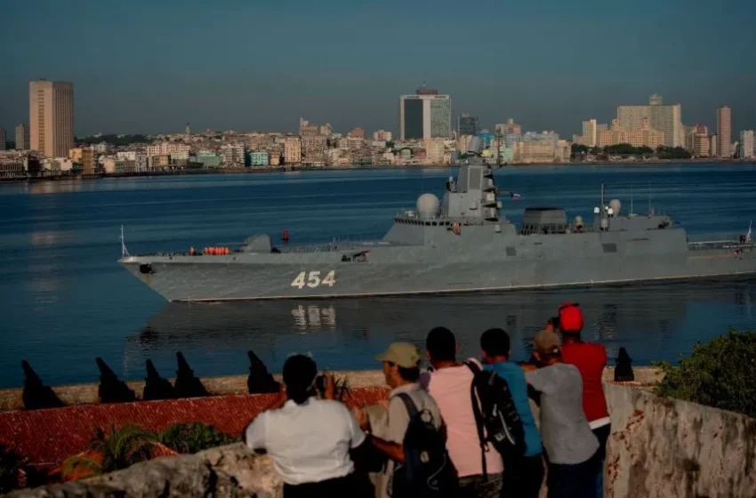  Buque de guerra canadiense llega a Cuba tras presencia de submarinos de Rusia y EEUU