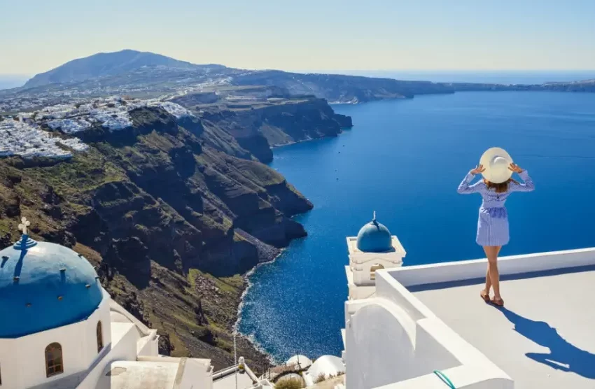  Grecia cobrará 20 euros a cada turista que desembarque de un crucero en Santorini o Mikonos durante la temporada alta de verano