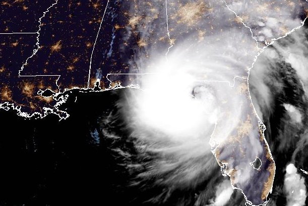  Helene se debilita tras azotar la costa de Florida con vientos de 140 mph