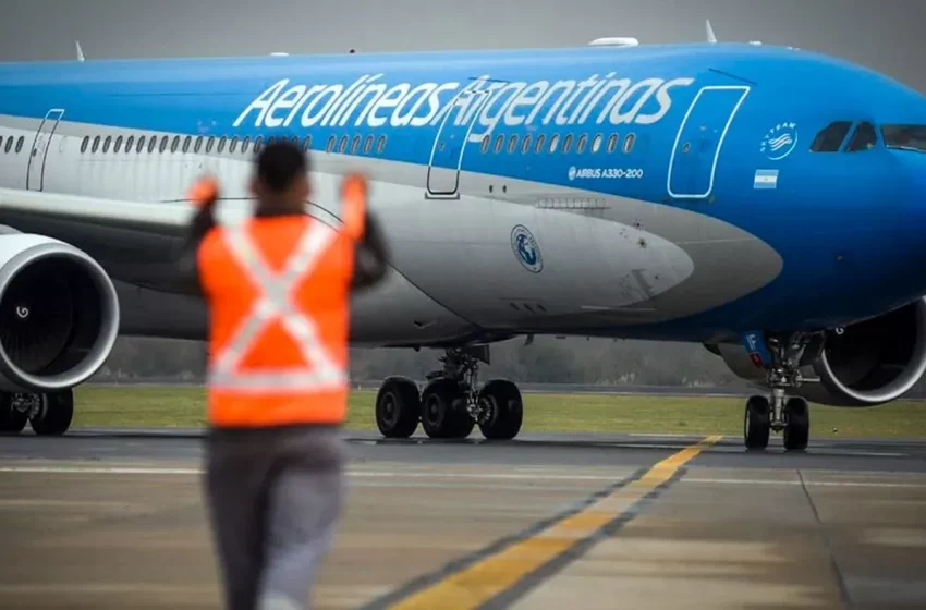  Las cuatro alternativas que explora el Gobierno para el futuro de Aerolíneas Argentinas