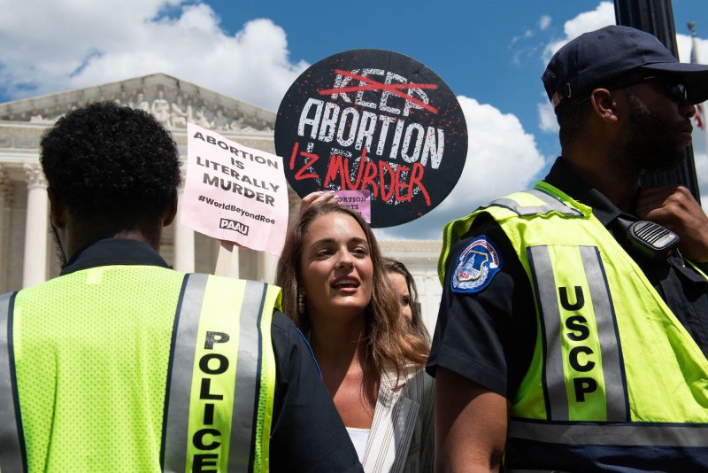  La Corte Suprema deja en pie el fallo que bloquea la política de Biden sobre abortos de emergencia en Texas