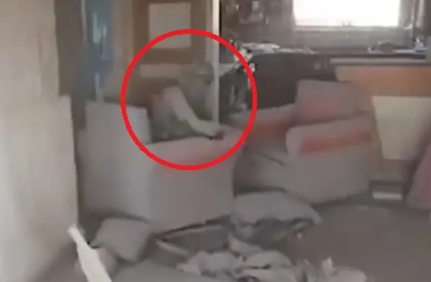  Un palestino identifica su hogar en el vídeo de la muerte de Yahya Sinwar: “¡Es mi casa!”