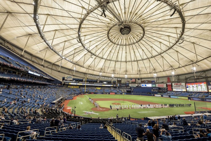  El huracán Milton arranca el techo del Tropicana Field de los Rays de Tampa Bay