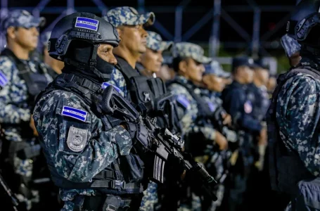 Policías y militares cercan barriada de El Salvador para capturar pandilleros