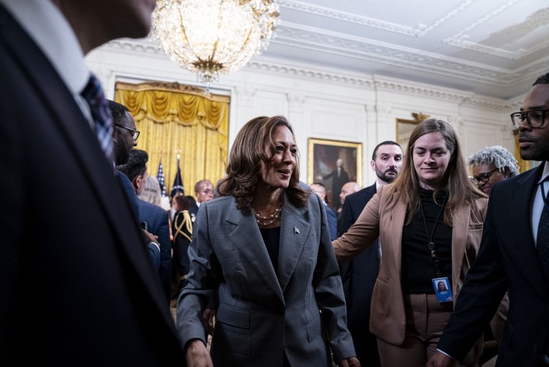  La campaña de Kamala Harris lanza una agenda para apoyar a los hombres negros