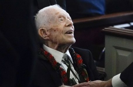 Jimmy Carter se convierte en el primer presidente en cumplir 100 años; Las celebraciones destacan el trabajo filantrópico