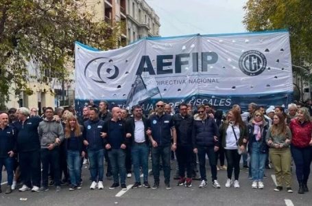 Trabajadores de AFIP definen medidas de fuerzas ante la disolución del organismo