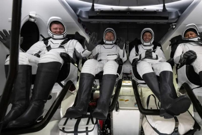  El astronauta de SpaceX Crew-8 permanece hospitalizado en condición estable después del amerizaje