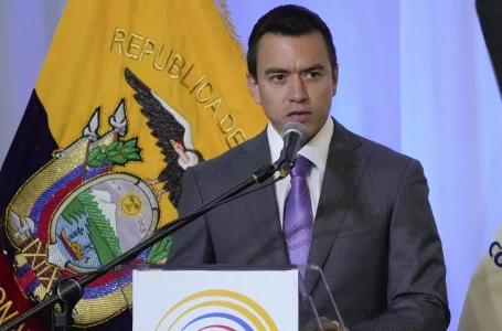 Presidente de Ecuador llama a sacar adelante a una Iberoamérica “afectada por el crimen”