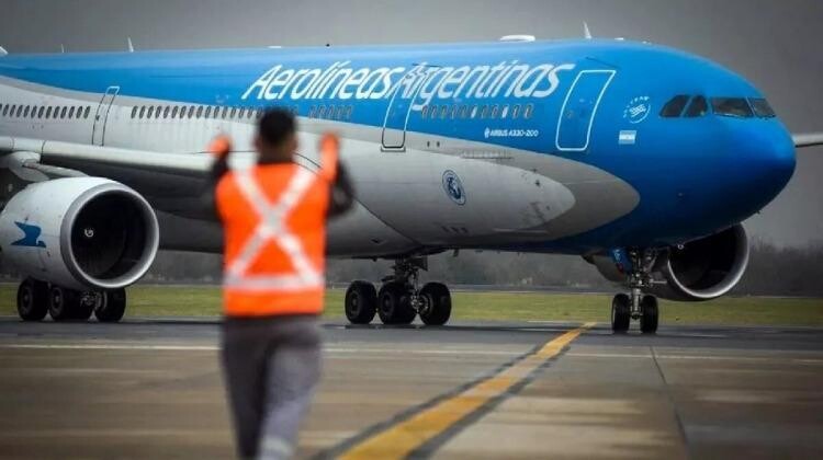  Aerolíneas Argentinas: el Gobierno exigió a los gremios una propuesta para no cerrar la empresa