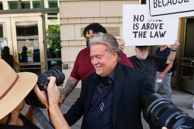  El caso de fraude del muro fronterizo del exasesor de Trump, Steve Bannon, se pospone para febrero