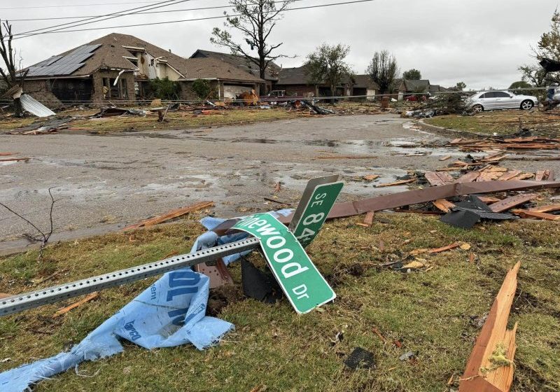  Varios tornados tocan tierra en Oklahoma e hirieron a 11 personas