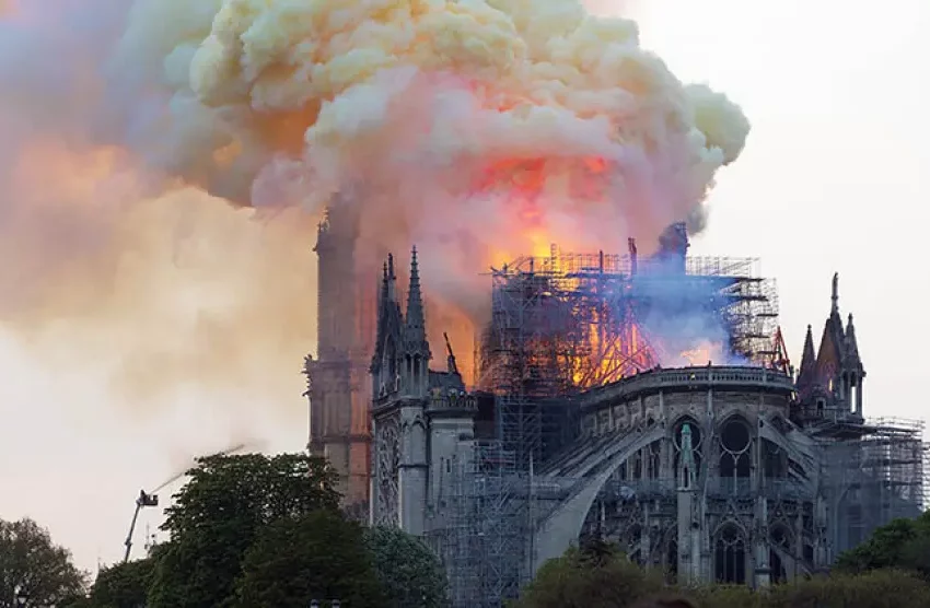  Cuándo se quemó Notre-Dame y cuál fue la causa del incendio de la catedral de París