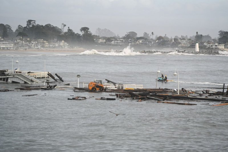  El muelle de Santa Cruz en California cerró indefinidamente después de un colapso parcial, dicen las autoridades