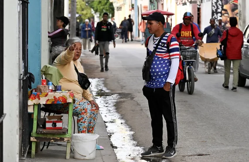  Cubanos en la desesperanza le confían su suerte a San Lázaro