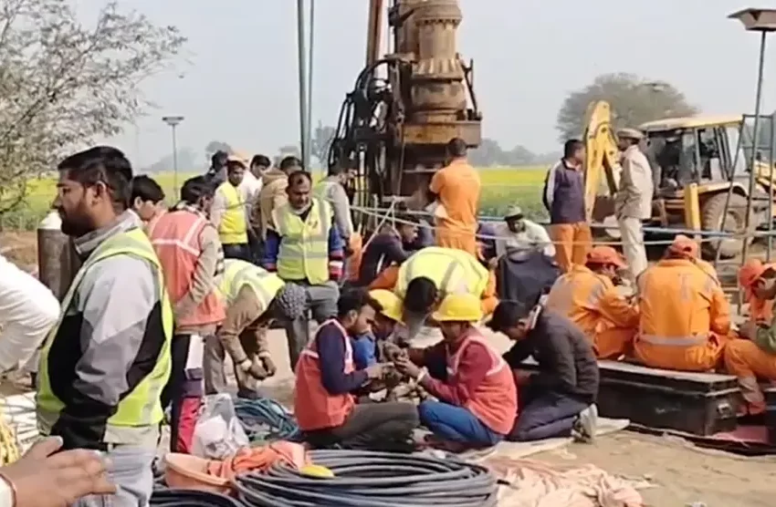  Intentan rescatar a una niña de 3 años que lleva atrapada 72 horas en un pozo en la India