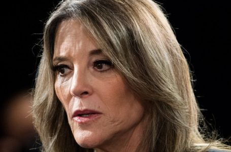 La ex candidata presidencial Marianne Williamson quiere liderar el DNC